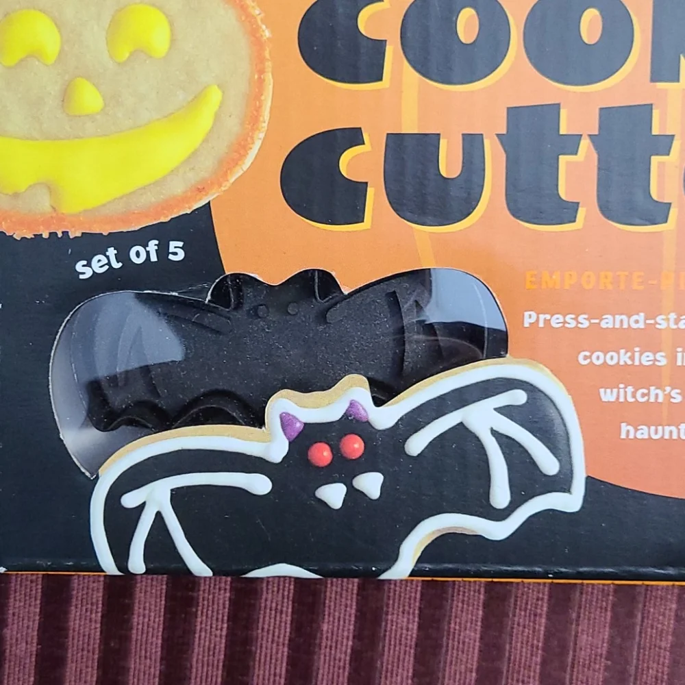 NWT: Williams Sonoma Kids Halloween Cookie Cutters 🦇 👻